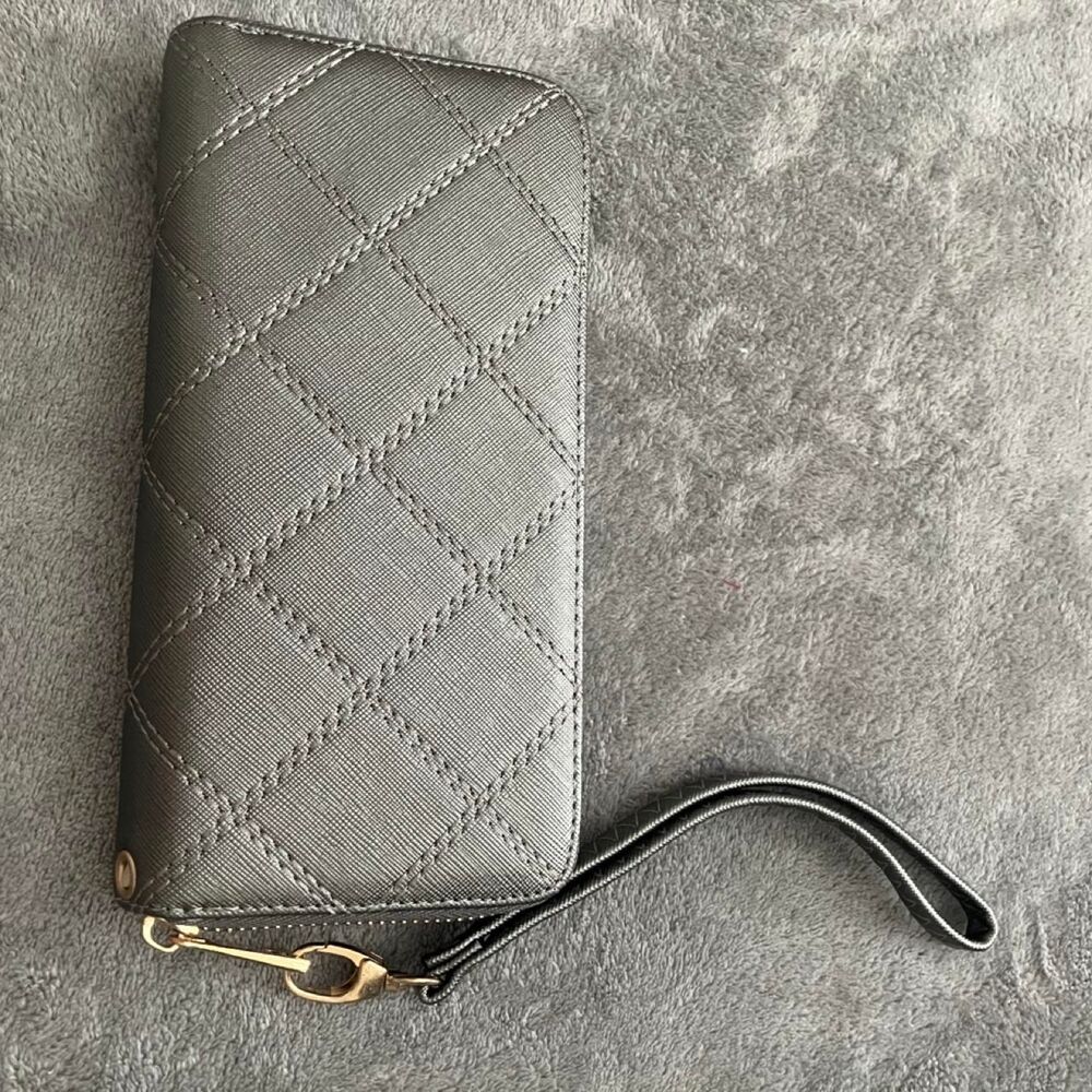 Silver Quilted Continent Wallet Wristlet